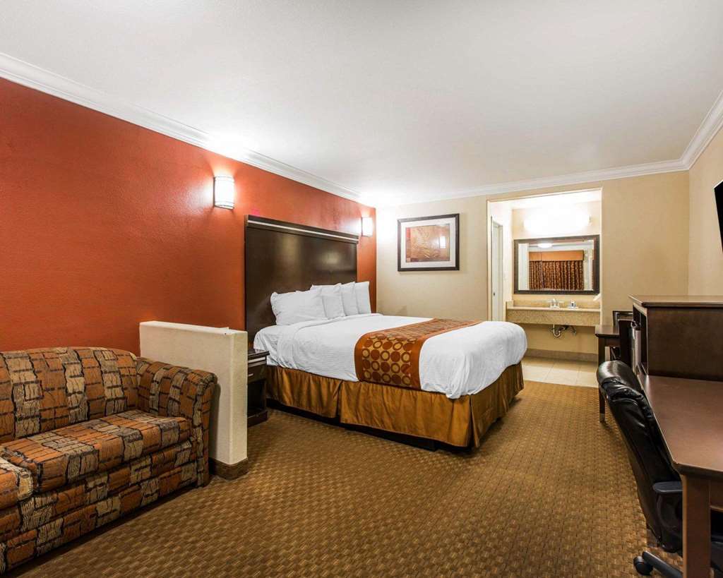 Rodeway Inn & Suites Corona - photo 23