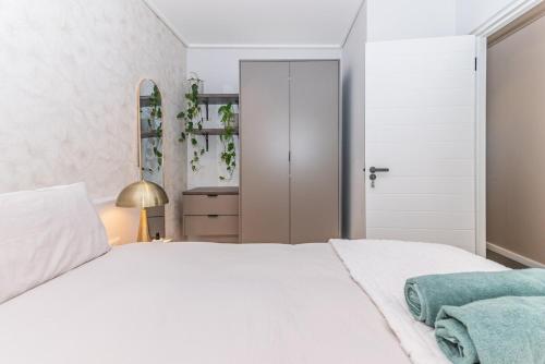 Modern One Bedroom Wavescapes Apartment Muizenberg