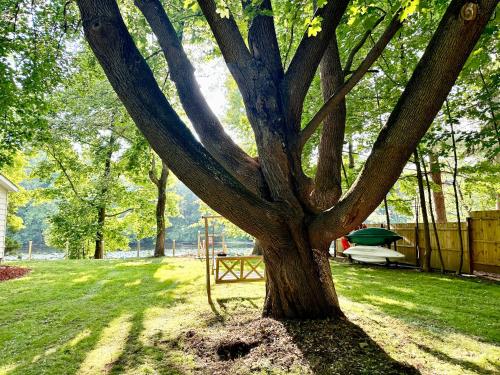 Family Lake House Waterfront — 4-Star Luxury Hotel in Saugerties, United States