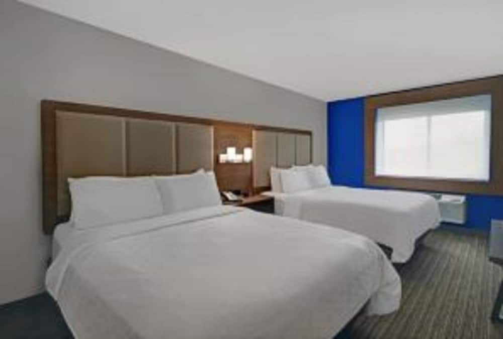 Holiday Inn Express & Suites Detroit Dearborn by IHG - photo 6