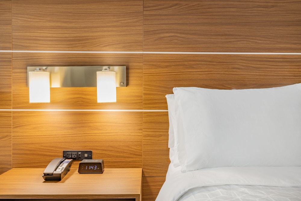 Holiday Inn Express & Suites Lincoln Downtown by IHG - photo 6