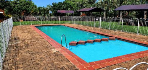Providence 76 sleeps 5 — 4-Star Luxury Hotel in Margate, South Africa
