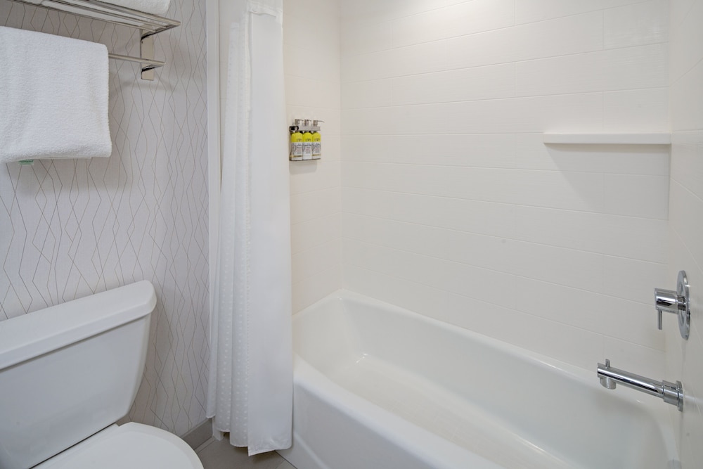 Holiday Inn Express Hotel & Suites Atascadero by IHG - photo 40