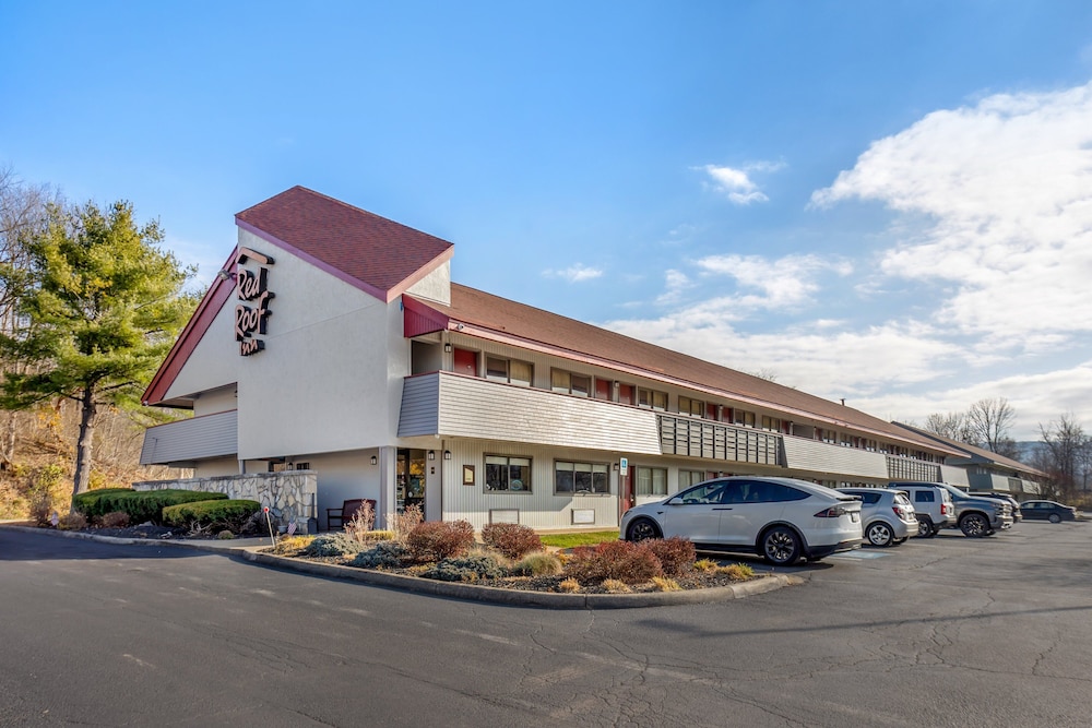 HomeTowne Studios by Red Roof Danville PA in Danville, United States