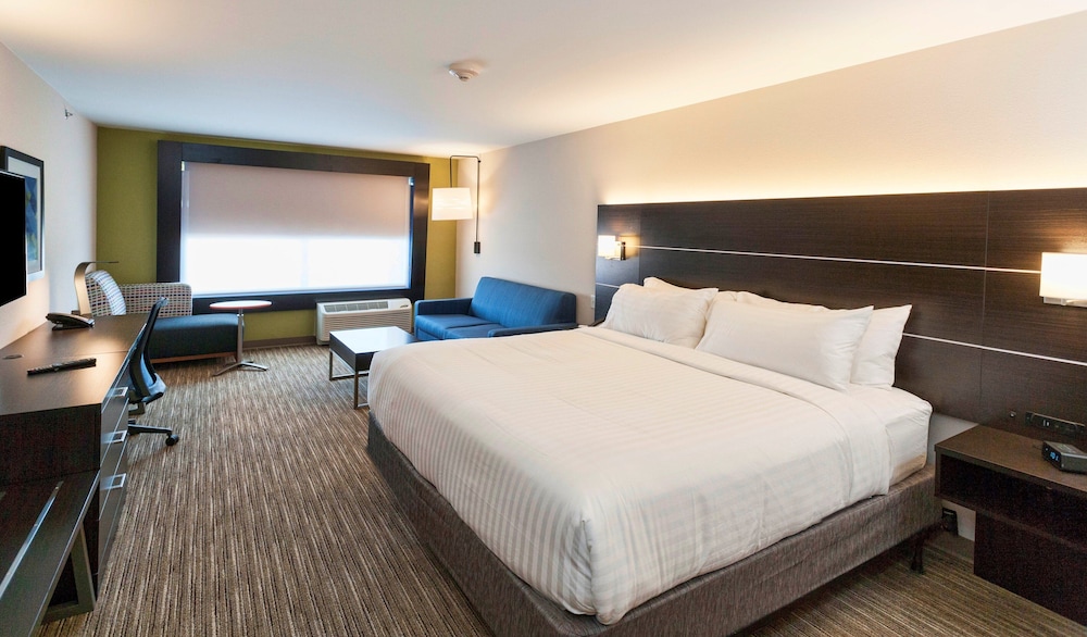 Holiday Inn Express & Suites Dodge City by IHG - photo 6
