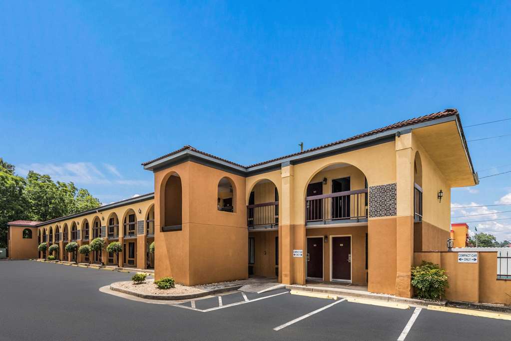 Econo Lodge Gainesville Downtown Area — Gainesville