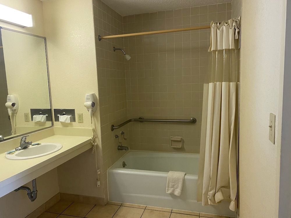 Motel 6 Sandersville GA - photo 32