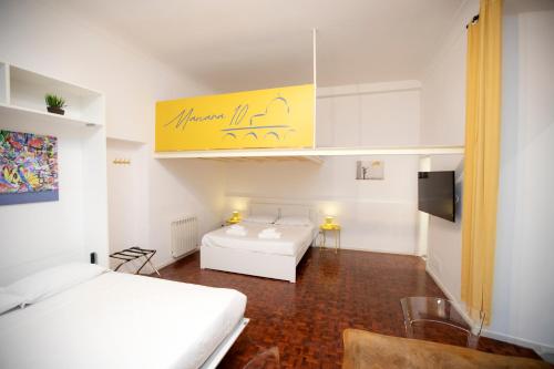Manara10 Apart giallo2 — 4-Star Luxury Hotel in Rome, Italy