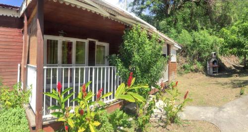 Bungalow charmant proche de Bouillante avec climatisation. — 4-Star Luxury Hotel in Bouillante, Guadeloupe