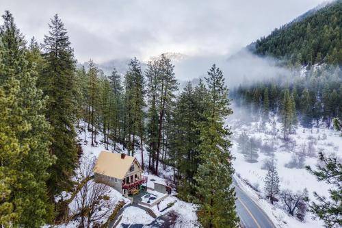 Leavenworth Mountain View Cabin Pet Friendly — 4-Star Luxury Hotel in Leavenworth, United States