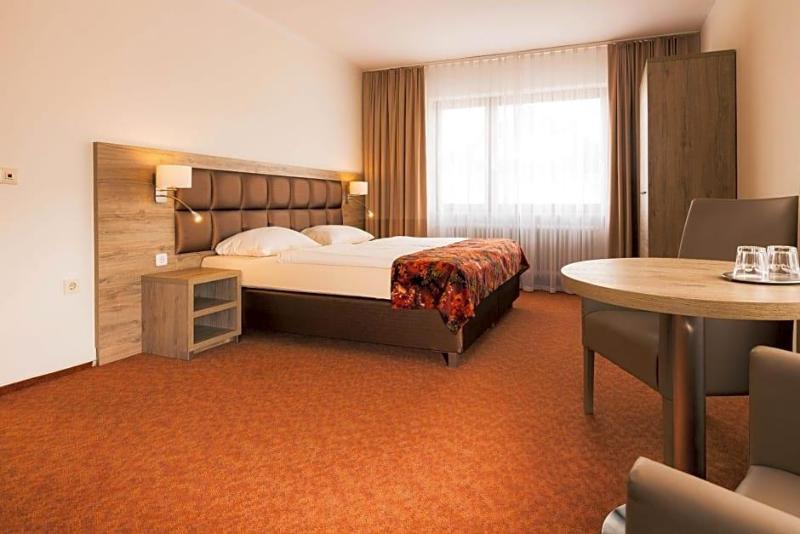 Strand Hotel Nordsee Hotel Deichlv Ufer — hotel in Butjadingen