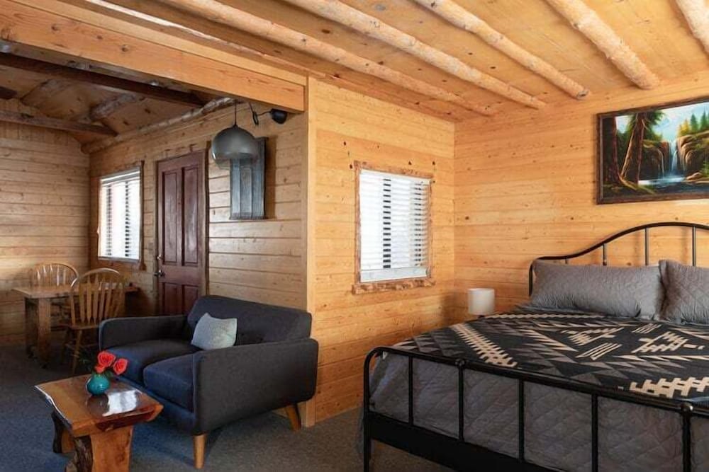 OAK Knoll Studio With Jacuzzi Unit 15 #2412 — Big Bear Lake — photo 5