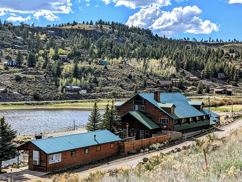 Aspen Cove resort - featured photo