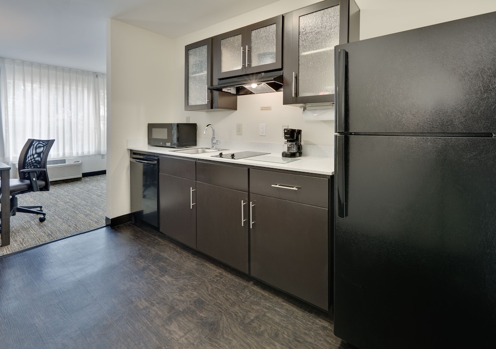 Candlewood Suites Market Center by IHG - photo 15
