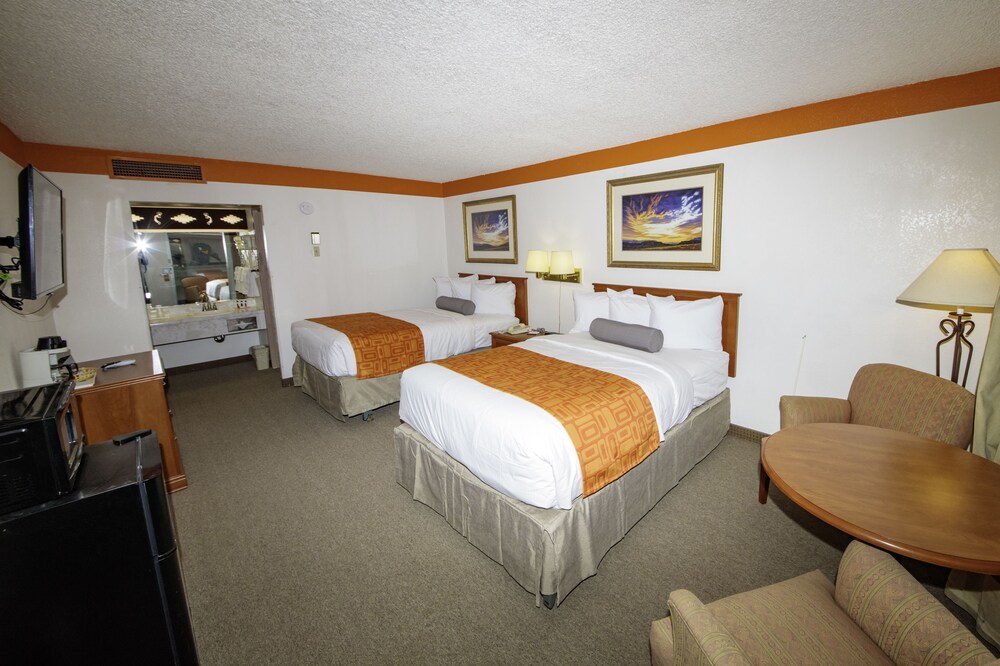 Howard Johnson by Wyndham Gallup - photo 4