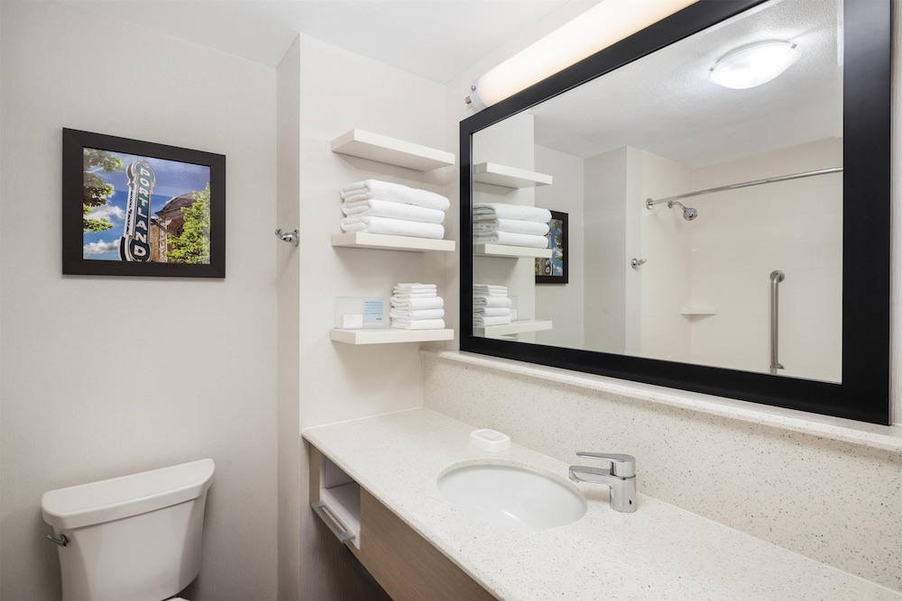 Hampton Inn Portland East - photo 53
