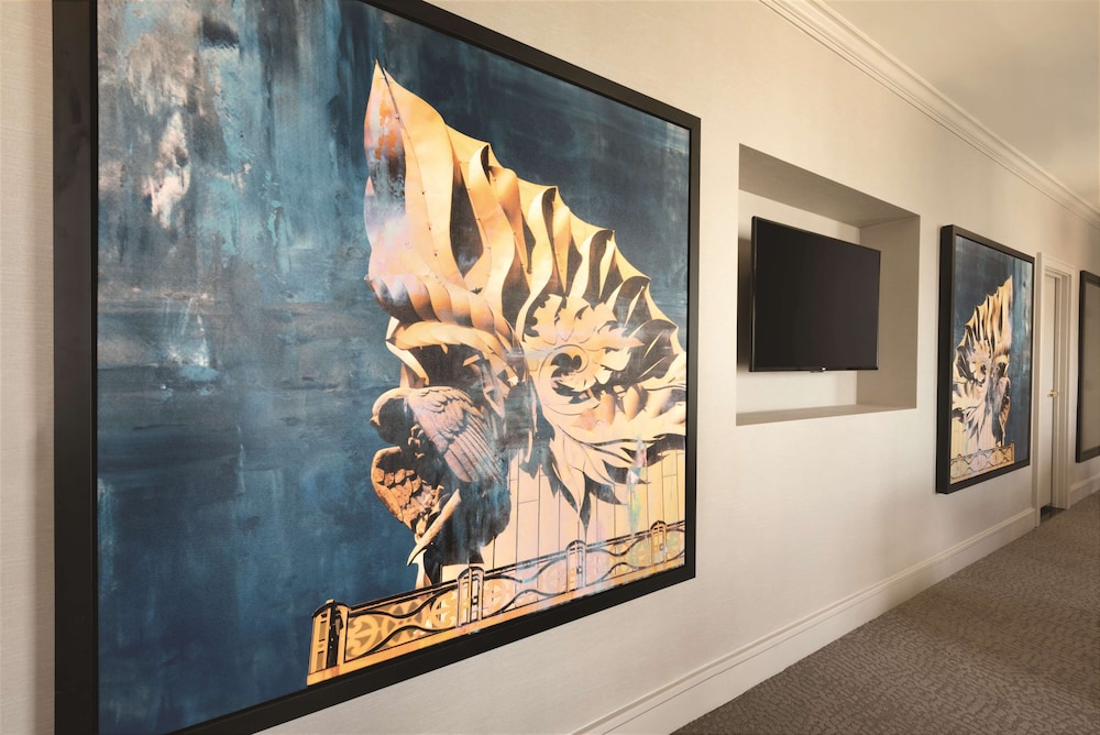 Hilton Chicago Magnificent Mile Suites - photo 9