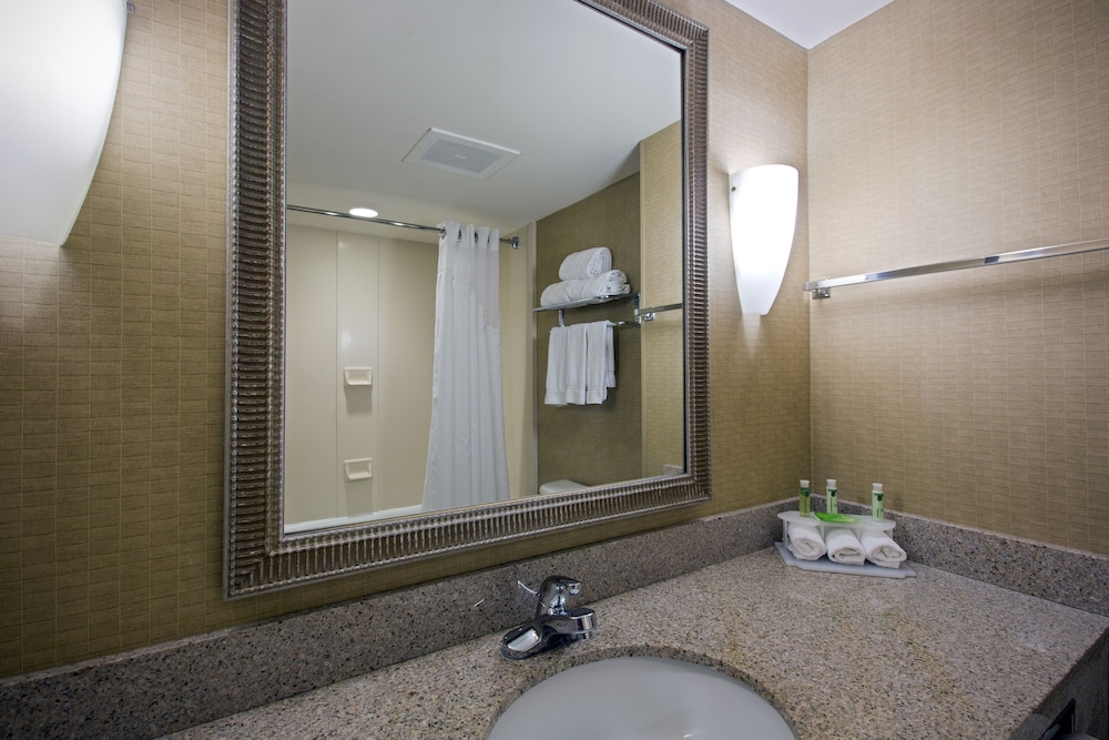 Holiday Inn Express & Suites Flowood by IHG - photo 35