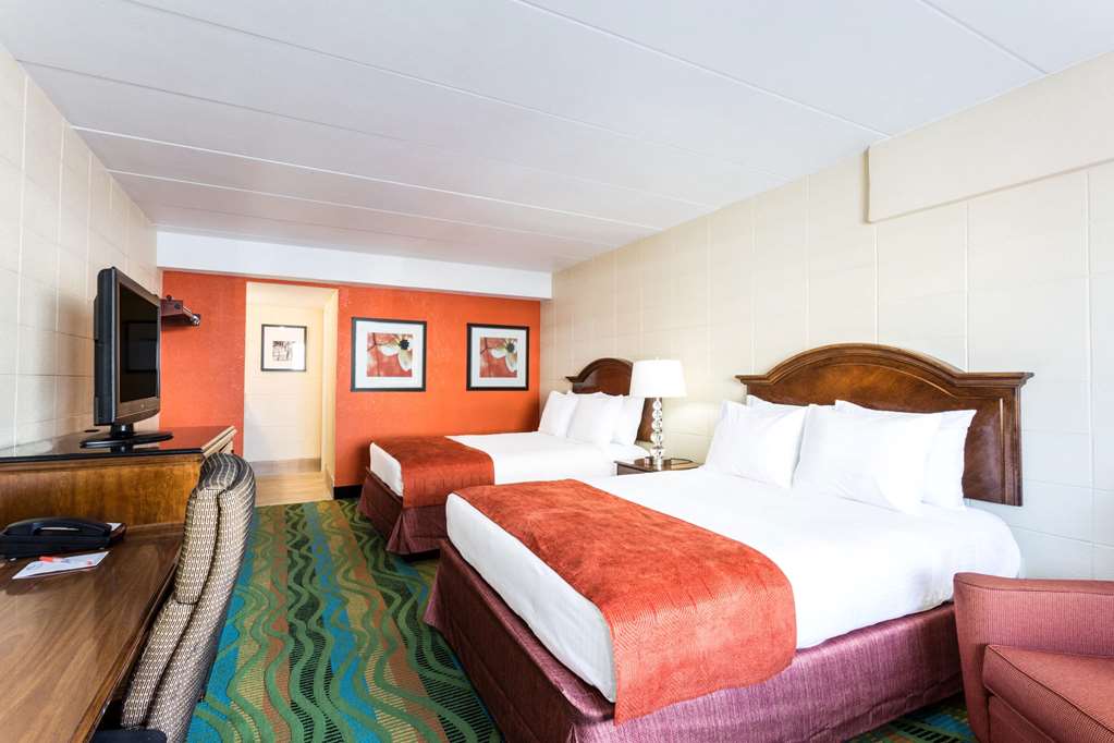 Howard Johnson by Wyndham Virginia Beach At The Beach - photo 14