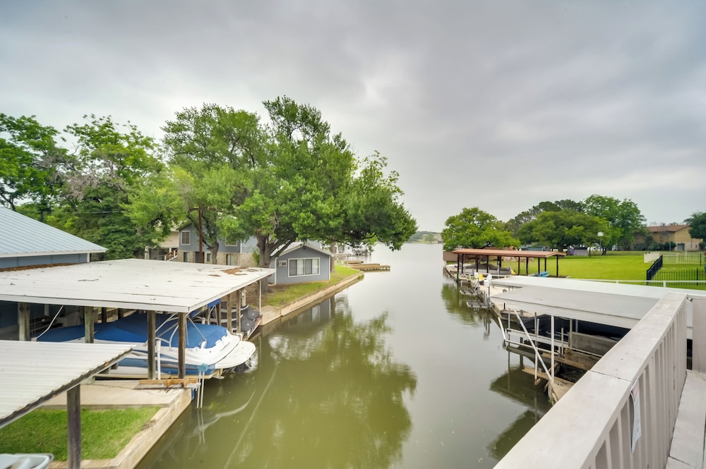 Lakefront Granite Shoals Escape w Dock — hotel in Marble Falls