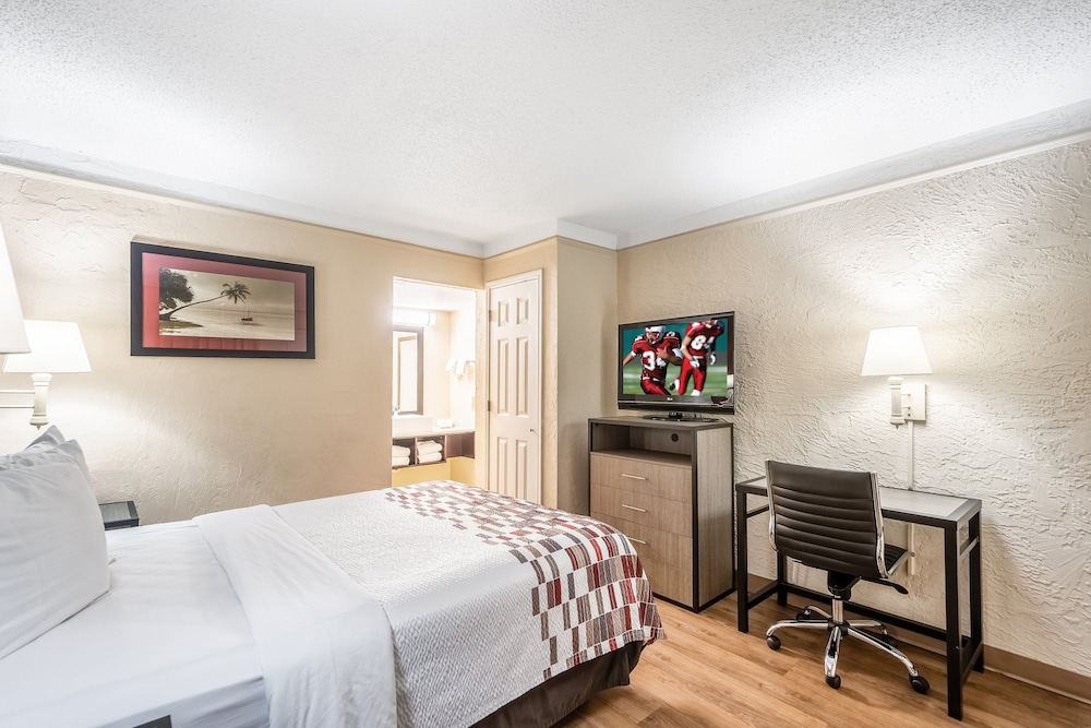 Red Roof Inn Tampa Bay St Petersburg - photo 18