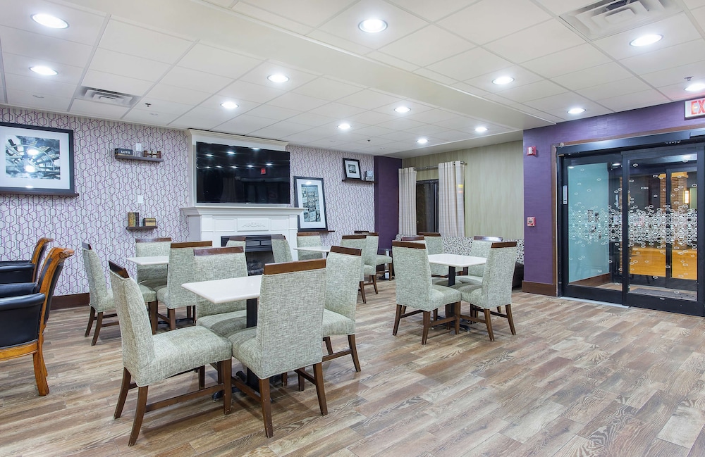 Hampton Inn Cullman - photo 6