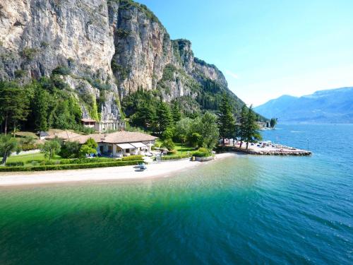 Torre Degli Ulivi — 4-Star Luxury Hotel in Gardola, Italy