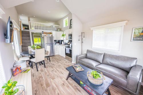 Rainforest Tiny Home Retreat Farm House — 4-Star Luxury Hotel in Forks, United States