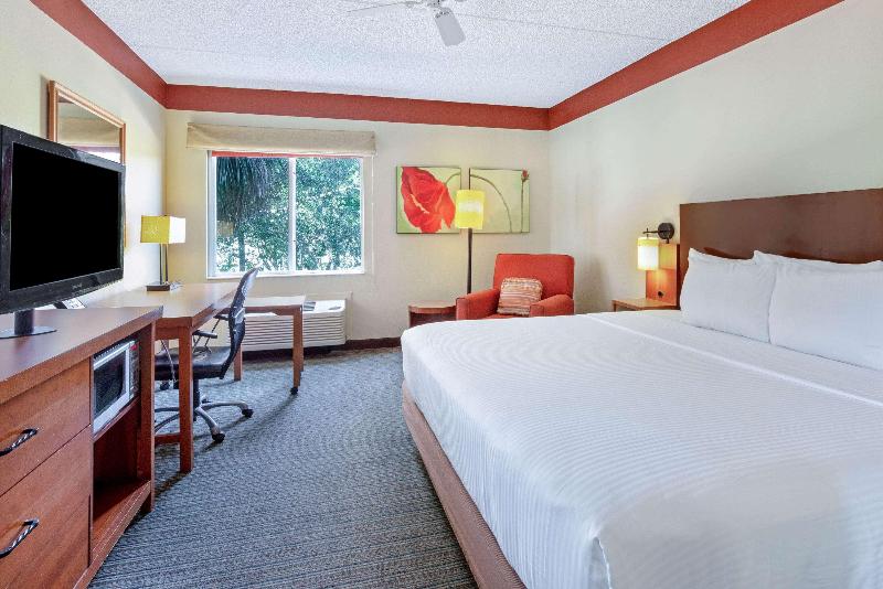 La Quinta Inn & Suites Miami Cutler Ridge - photo 21