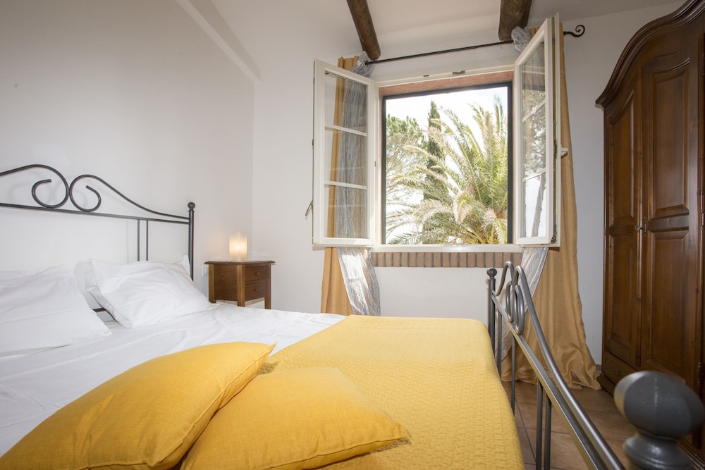 Tenuta De Fanti Agriturismo — 4-Star Luxury Hotel in Bibbona, Italy