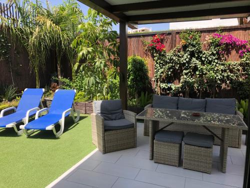 Bungalow Portos with amazing privet garden — 4-Star Luxury Hotel in Playa Del Ingles, Spain