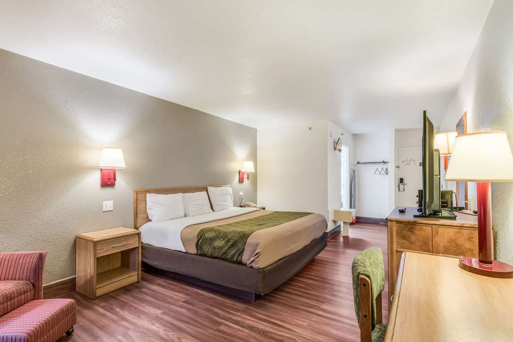 Econo Lodge Truman Inn - photo 9