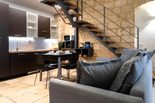 GuestHost Stazione & Politecnico Stylish Apt with Netflix — 4-Star Luxury Hotel in Bari, Italy