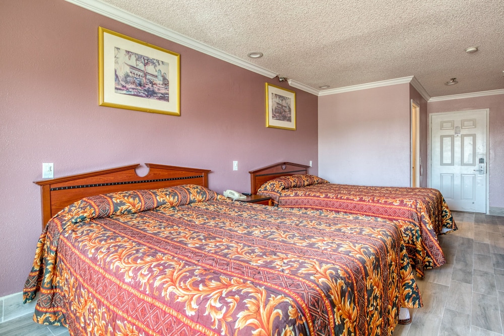 Heritage Inn And Suites - photo 15