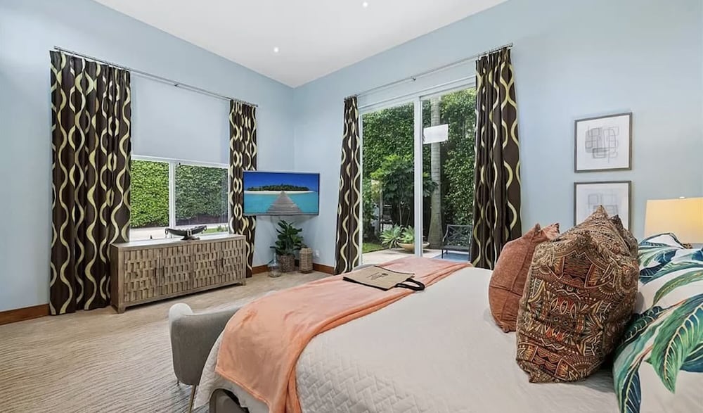 Wilton Manors Stunning Gated Oasis - photo 16