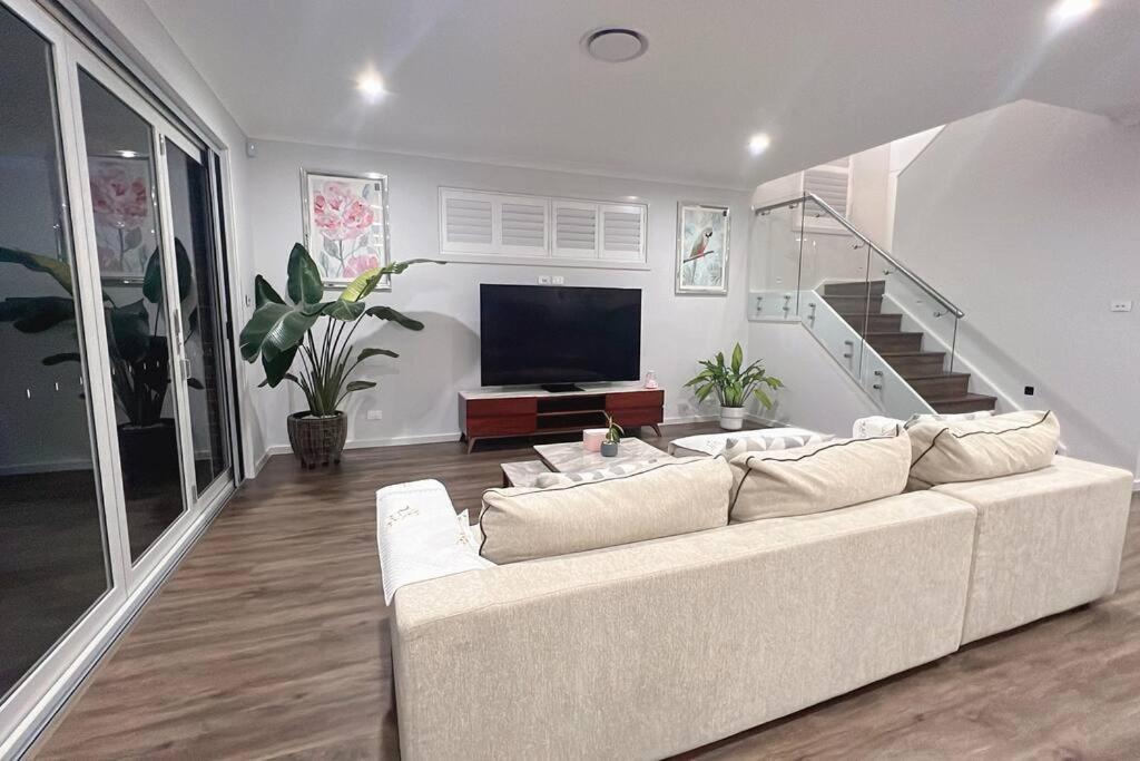 7 Aurora Ave Dunmore — hotel near Shellharbour Airport