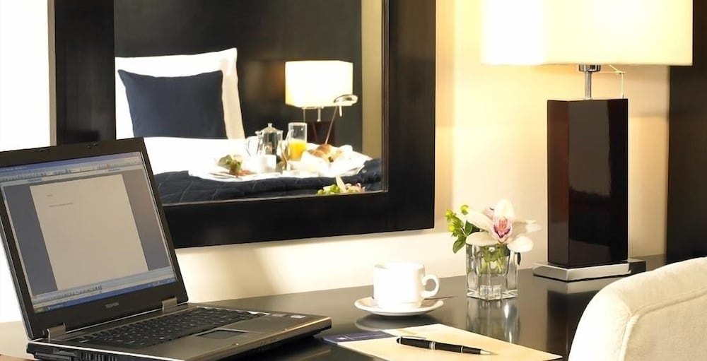 Horse & Jockey Hotel