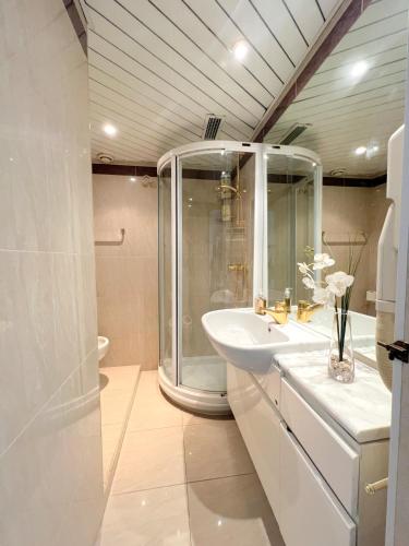 Colony apartment with parking by Welcome to Cannes — 4-Star Luxury Hotel in Cannes, France