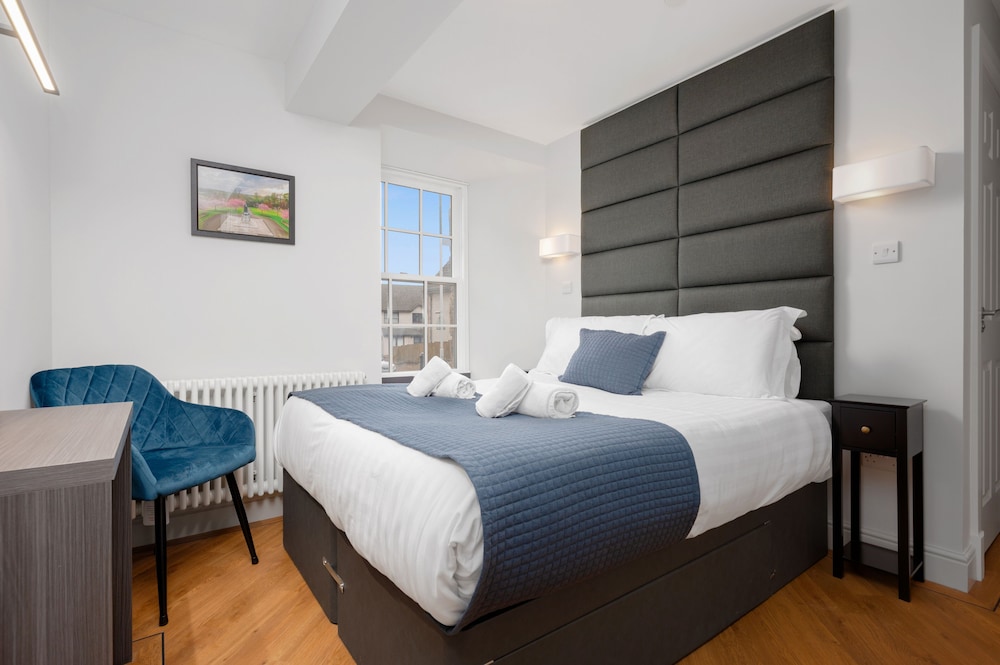 316 Reid's Corner By Stay Dunfermline — 4-Star Luxury Hotel in Dunfermline, United Kingdom