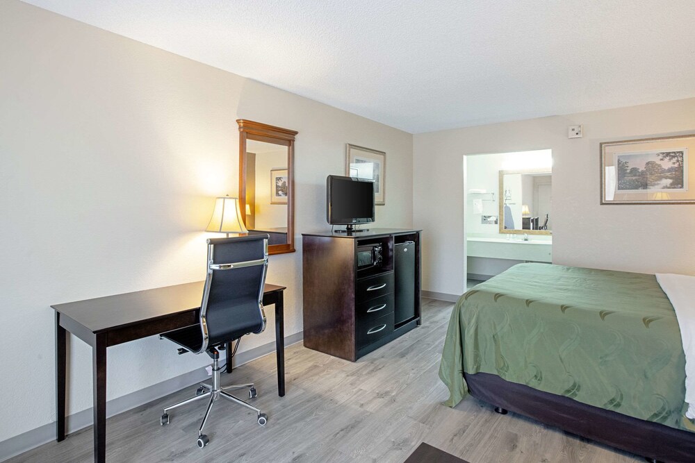 Quality Inn & Suites Live Oak I 10 Exit 283 - photo 11
