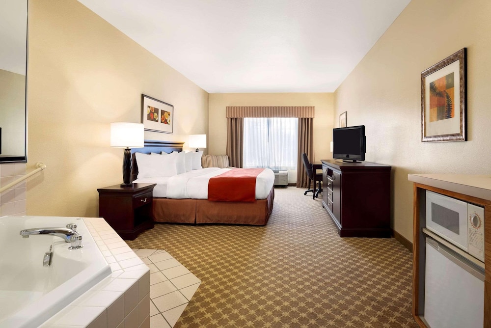 Country Inn & Suites by Radisson Clinton IA - photo 9