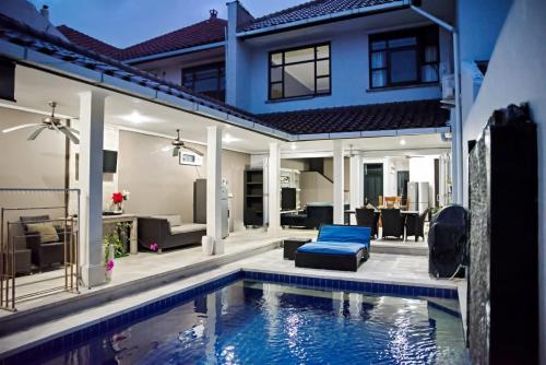 4 Bedroom Villa Kuta Regency B10 — 4-Star Luxury Hotel in Kuta, Indonesia