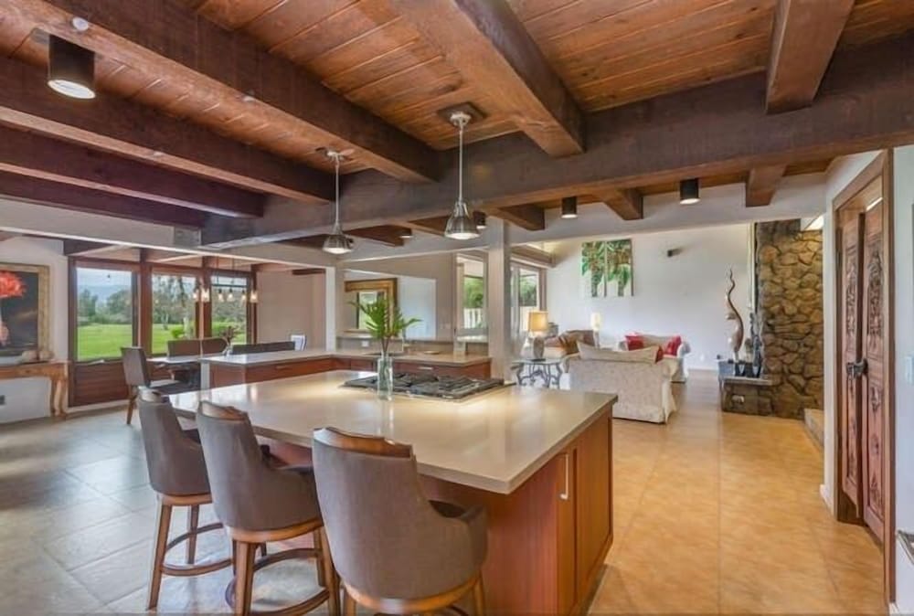 Coral Hale 5br 3ba Luxury Home AC Hot Tub and Stunning Views — 4-Star Luxury Hotel in Princeville, United States