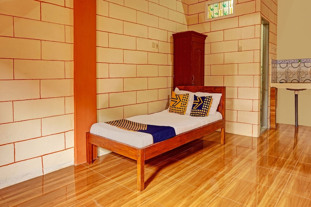OYO Life 92568 Penginapan Joglo Syariah — hotel in Kepanjen