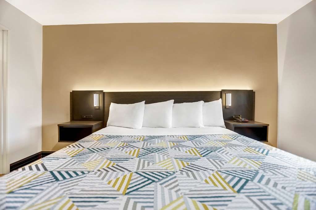 Motel 6 San Diego Airport Harbor - photo 9