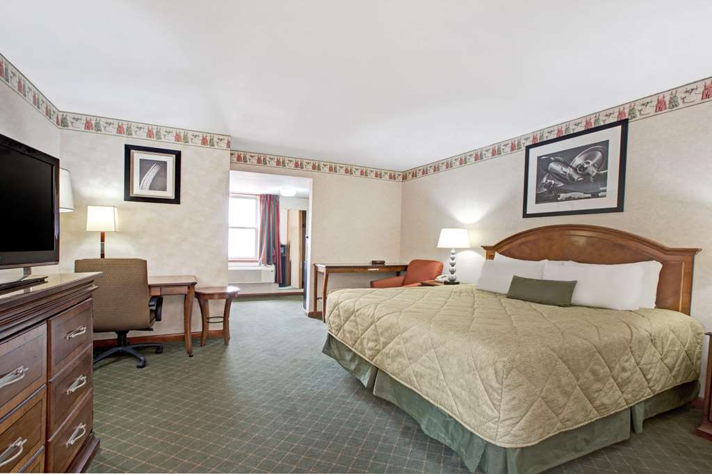 Ramada by Wyndham Flemington - photo 8