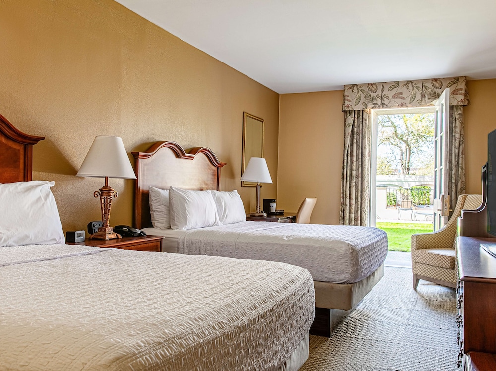 Hampton Inn Charleston Historic District - photo 8