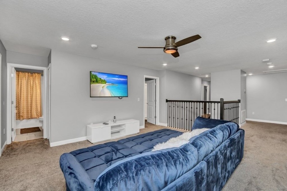 Storey Lake Resort 9 Bed Game theater Room 9 Bedroom Home by RedAwning - photo 7