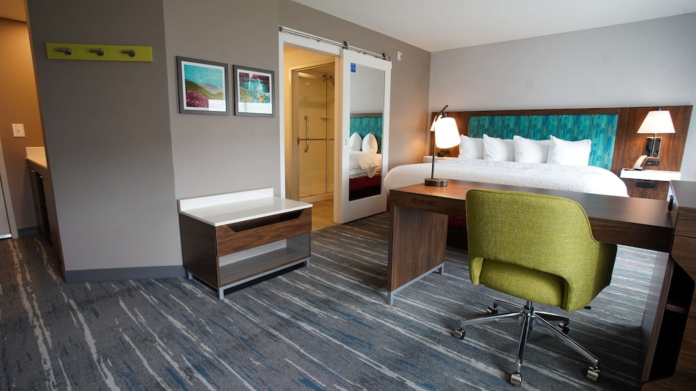 Hampton Inn & Suites St. Clairsville - photo 15