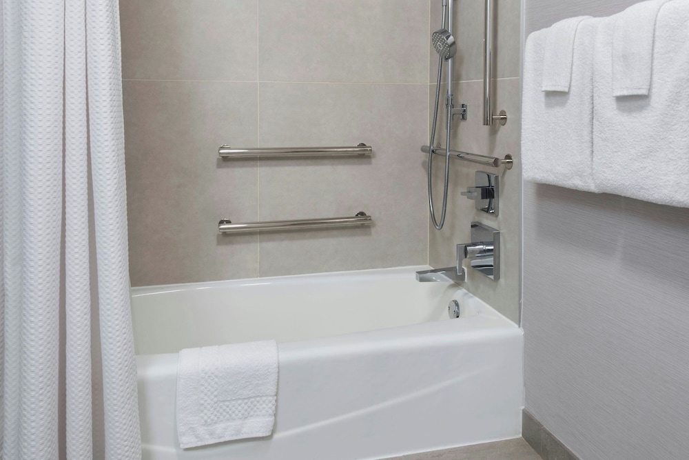 Courtyard by Marriott Mahwah - photo 16